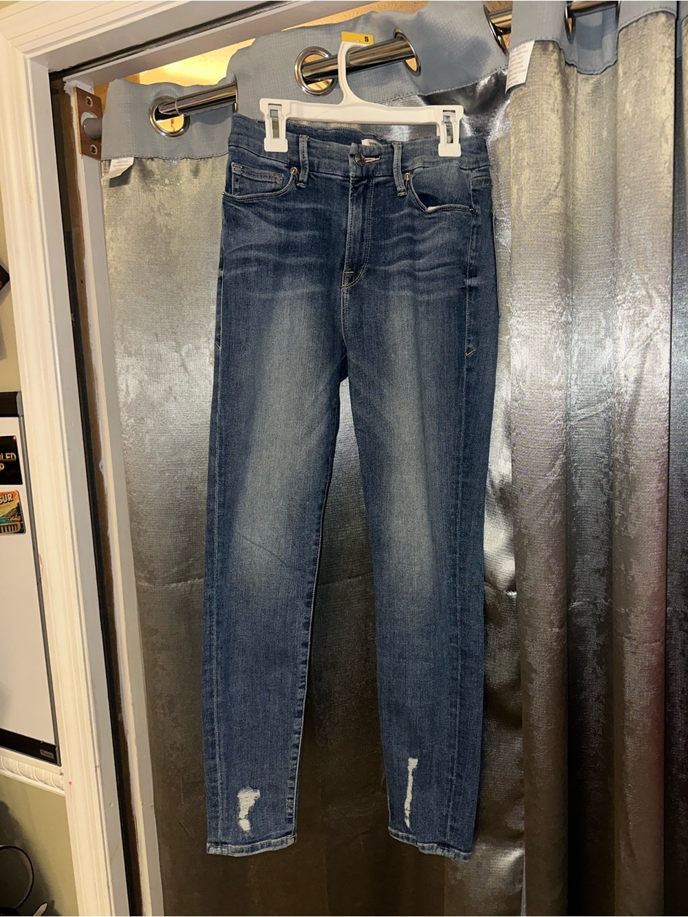 Good American Dark Blue Skinny Jeans with Subtle Distressing